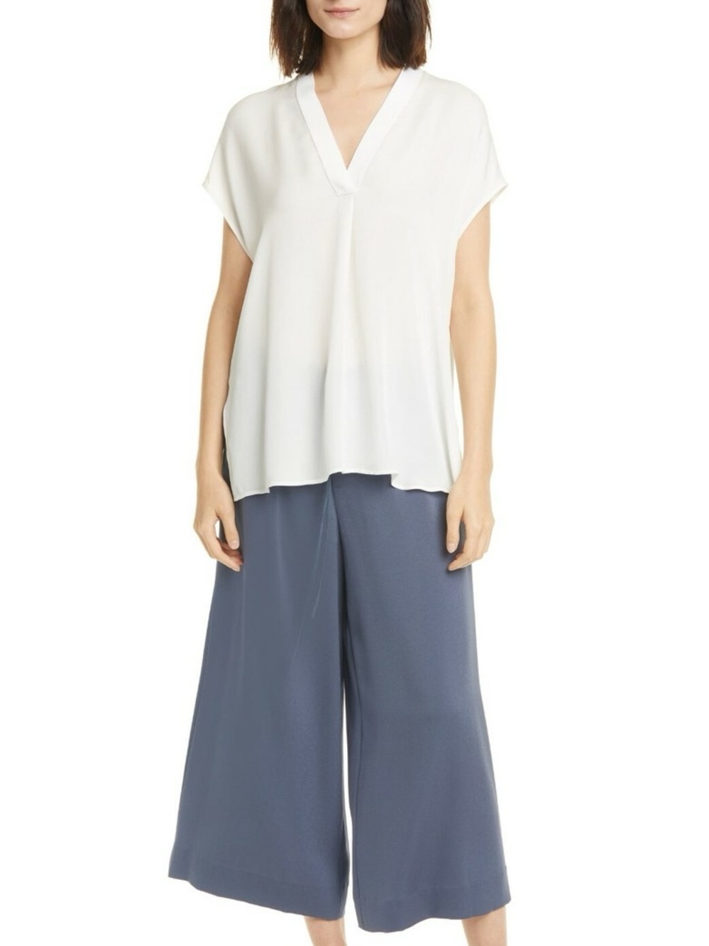 Vince. NWT Contrast Trim Short Sleeve Silk Blouse 💙White XS